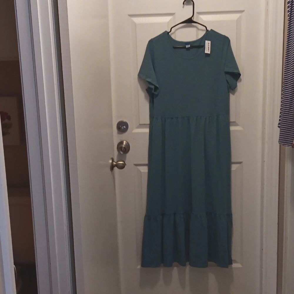 Old Navy t shirt dress size large, new with tags and never worn